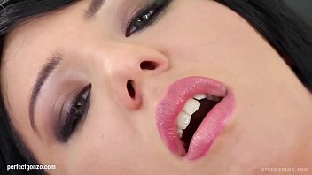 sex give me pink presents chiara ciss having fun alone mastubating hd